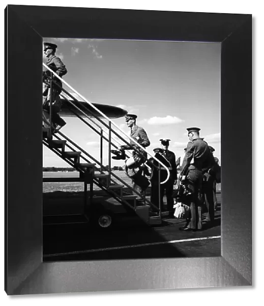 Suez Crsis 1956 Grenadier Guards at Blackbushe airport boarding a Hermes airliner