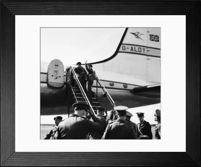 Framed Print : Suez Crsis 1956 Grenadier Guards and men of the Duke of Wellington Regment