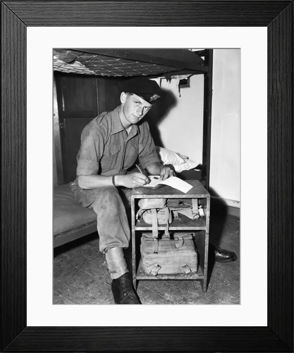 Framed Print : Suez Crisis 1956 Men of the Roal Berkshire Regiment preparing in anticipation of