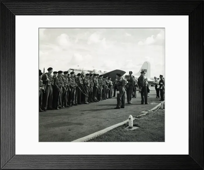 Framed Print : Suez Crisis 1956 Men of the Duke of Wellington Regiment (1st Battalion Framed Print : Suez Crisis 1956 Men of the Duke of Wellington Regiment (1st Battalion