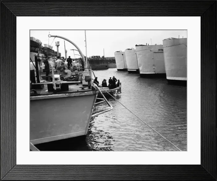 Framed Print : Suez Crisis 1956 British ships at anchor are checked by divers in readiness for Framed Print : Suez Crisis 1956 British ships at anchor are checked by divers in readiness for