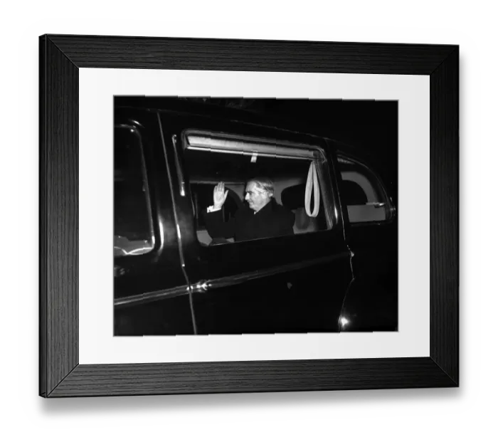 Framed Print : Suez Crisis 1957 Prime Minister Anthony Eden leaving No 10 Downing Street Framed Print : Suez Crisis 1957 Prime Minister Anthony Eden leaving No 10 Downing Street