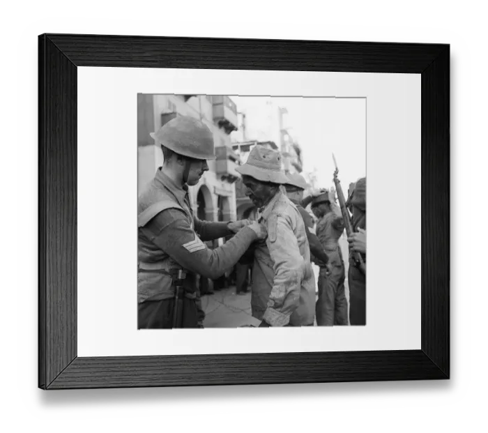 Framed Print : Suez Crisis 1956 Troops assisted by CID officers from Cyprus search Arab Town