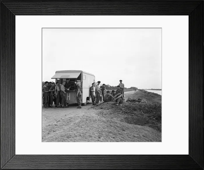Framed Print : Suez Crisis 1956 British troops of the 1st Battalion York Framed Print : Suez Crisis 1956 British troops of the 1st Battalion York