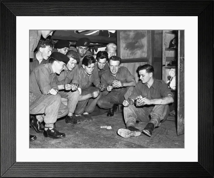 Framed Print : Suez Crisis 1956 Men of the Roal Berkshire Regiment pass the time playing cards as Framed Print : Suez Crisis 1956 Men of the Roal Berkshire Regiment pass the time playing cards as