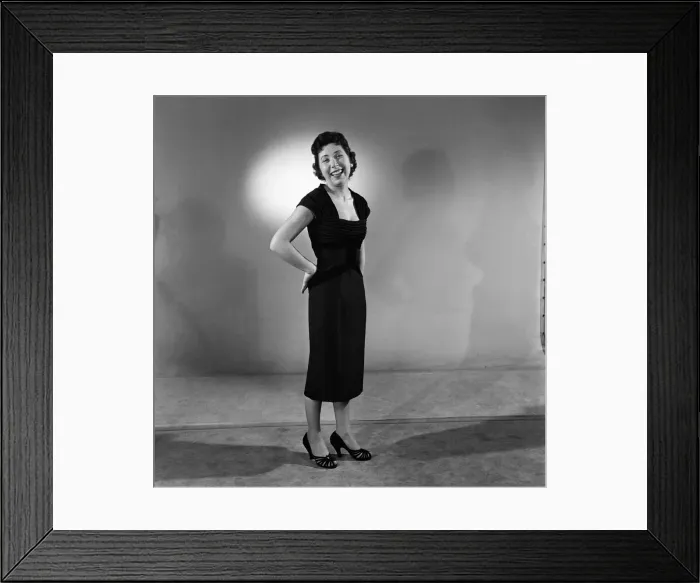 Framed Print : Novelist Roberta Leigh. 13th December 1954 Framed Print : Novelist Roberta Leigh. 13th December 1954