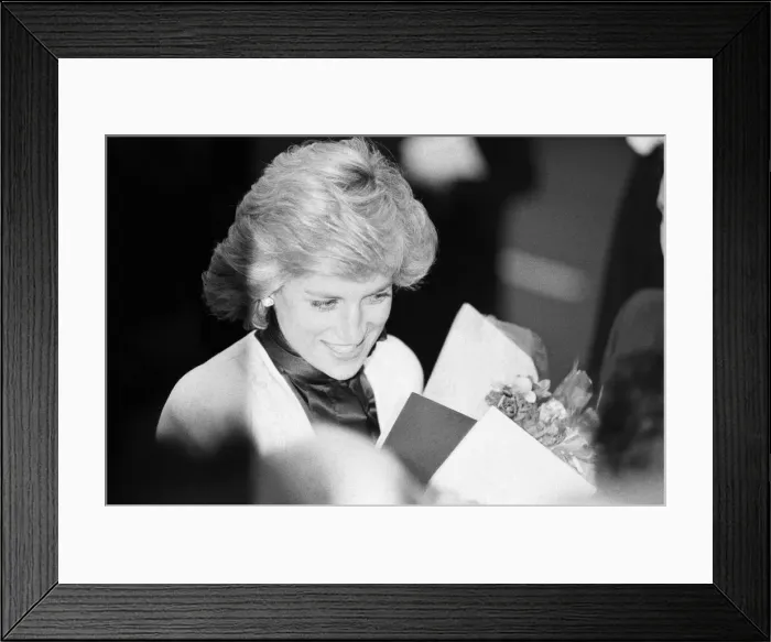 Framed Print : Princess Diana, arrives to officially open Acorns Childrens Hospice Framed Print : Princess Diana, arrives to officially open Acorns Childrens Hospice