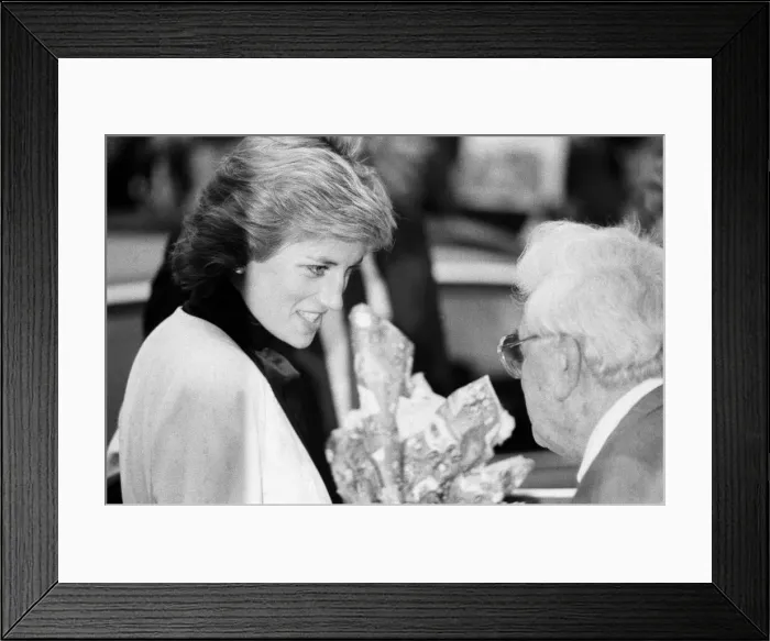 Framed Print : Princess Diana, arrives to officially open Acorns Childrens Hospice Framed Print : Princess Diana, arrives to officially open Acorns Childrens Hospice