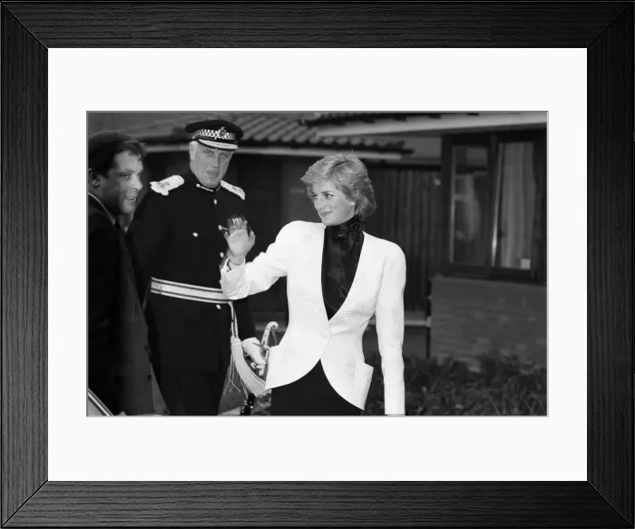 Framed Print : Princess Diana, arrives to officially open Acorns Childrens Hospice Framed Print : Princess Diana, arrives to officially open Acorns Childrens Hospice
