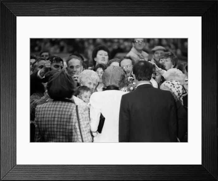 Framed Print : Princess Diana, arrives to officially open Acorns Childrens Hospice Framed Print : Princess Diana, arrives to officially open Acorns Childrens Hospice