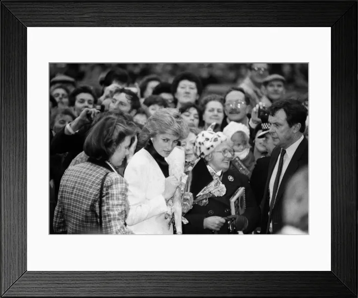 Framed Print : Princess Diana, arrives to officially open Acorns Childrens Hospice Framed Print : Princess Diana, arrives to officially open Acorns Childrens Hospice