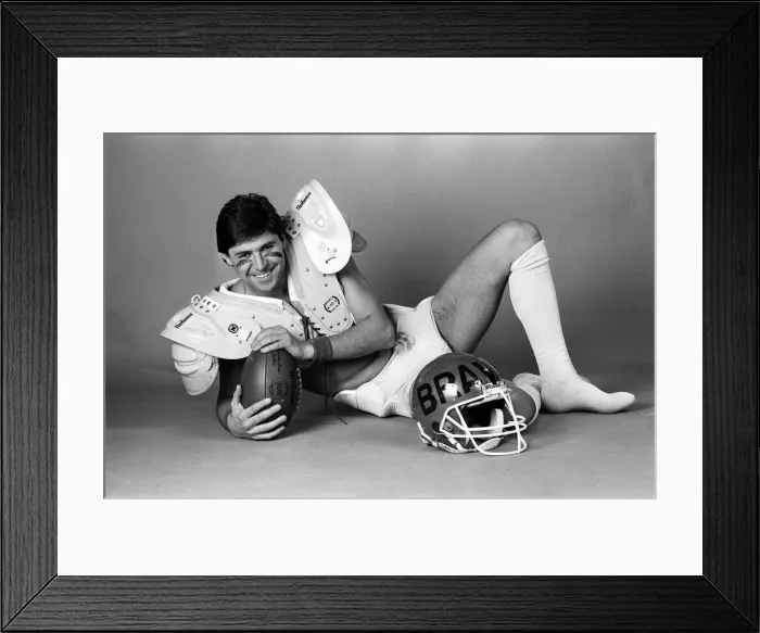 Framed Print : Snooker player Tony Knowles dressed as an America footballer. 19th January 1986 Framed Print : Snooker player Tony Knowles dressed as an America footballer. 19th January 1986