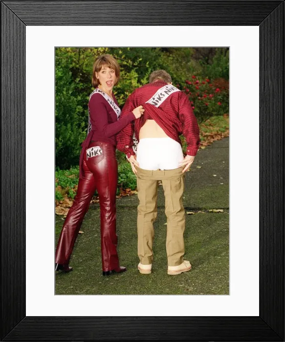 Framed Print : Frank Skinner voted Rear of The Year 1998 Nov 1998 the comic of Badiel
