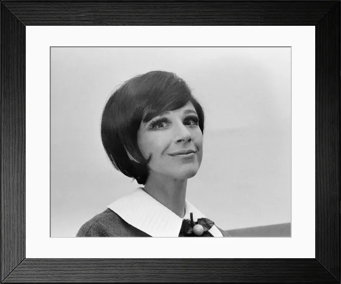 Framed Print : Fenella Fielding, English stage, film and television actress, pictured at home in London Framed Print : Fenella Fielding, English stage, film and television actress, pictured at home in London