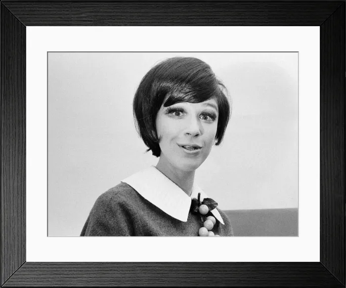 Framed Print : Fenella Fielding, English stage, film and television actress, pictured at home in London Framed Print : Fenella Fielding, English stage, film and television actress, pictured at home in London