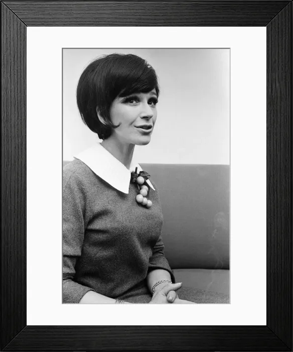 Framed Print : Fenella Fielding, English stage, film and television actress, pictured at home in London Framed Print : Fenella Fielding, English stage, film and television actress, pictured at home in London