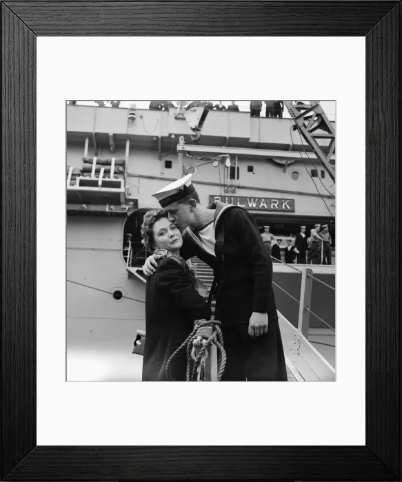 Framed Print : Suez Crisis 1956 Mechanic Bruce Simpson says goodbye to his girlfriend Pamela Framed Print : Suez Crisis 1956 Mechanic Bruce Simpson says goodbye to his girlfriend Pamela