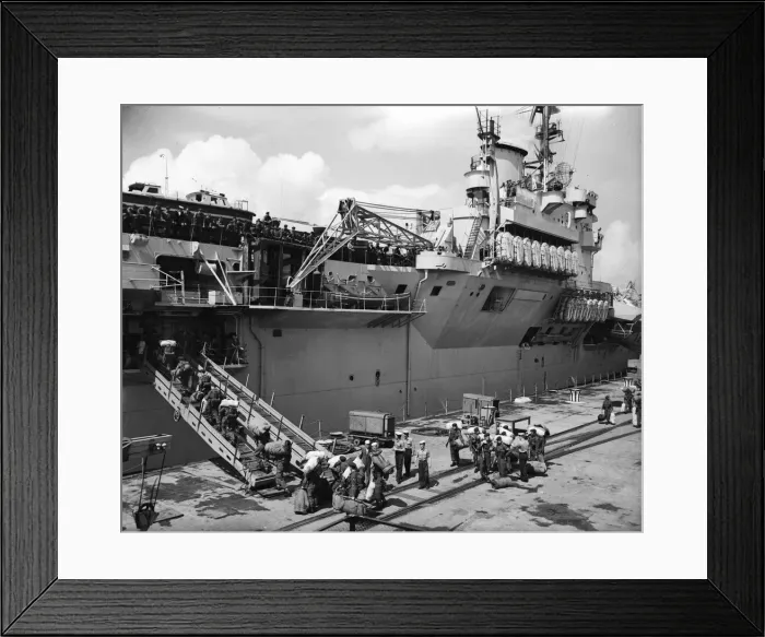 Framed Print : Suez Crisis 1956 Soldiers embarking on the Aircraft Carrier HMS Theseus as it Framed Print : Suez Crisis 1956 Soldiers embarking on the Aircraft Carrier HMS Theseus as it