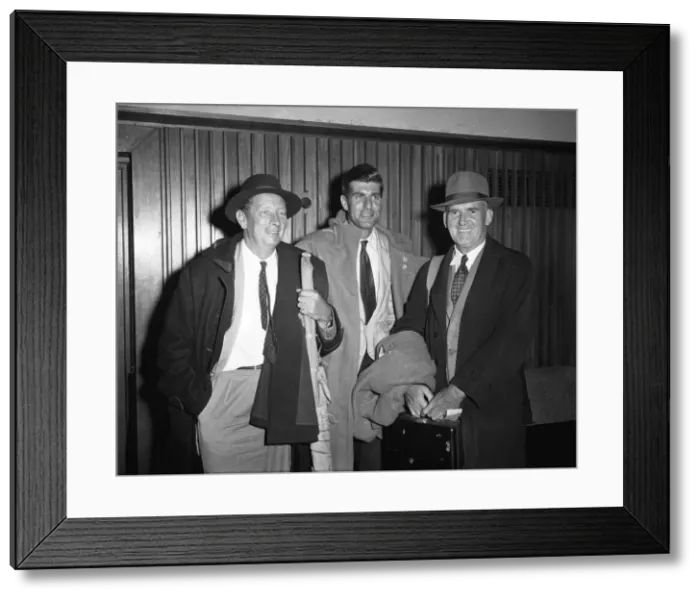 Framed Print : Suez Crisis 1956 Canal pilots return home 17 / 9 / 56 1956-1539-1 Framed Print : Suez Crisis 1956 Canal pilots return home 17 / 9 / 56 1956-1539-1