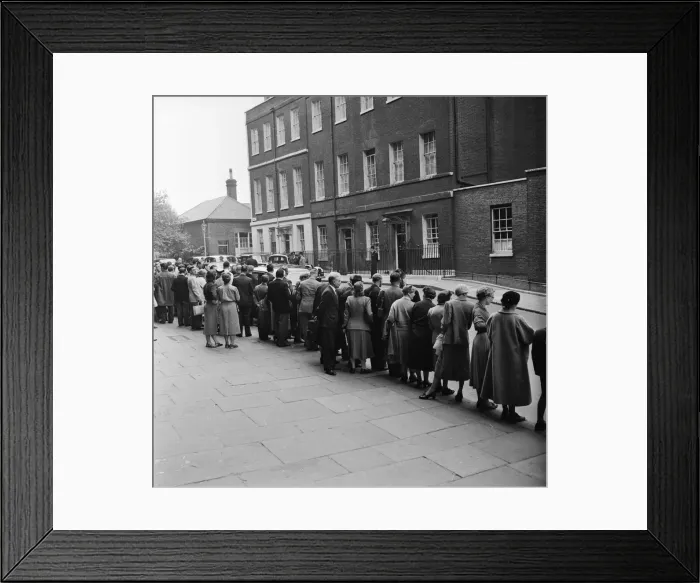 Framed Print : Suez Crisis 1956 Crowds outside Downing Street during the Suez Conference 7 / 10 / 56 Framed Print : Suez Crisis 1956 Crowds outside Downing Street during the Suez Conference 7 / 10 / 56