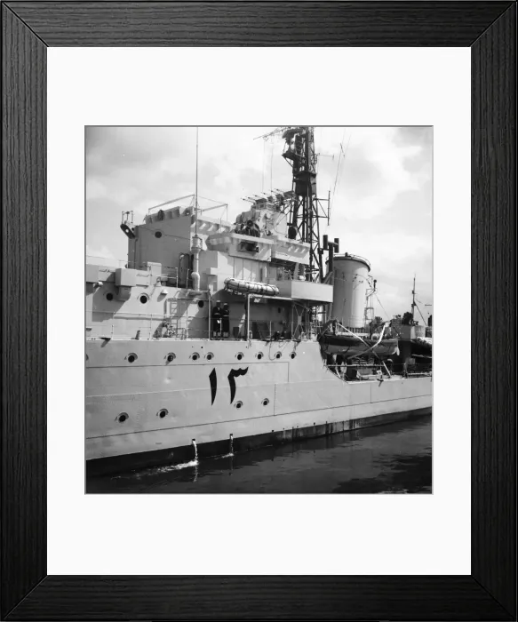 Framed Print : Suez Crisis 1956 HMS Zenith at Southampton is given final checks before being Framed Print : Suez Crisis 1956 HMS Zenith at Southampton is given final checks before being