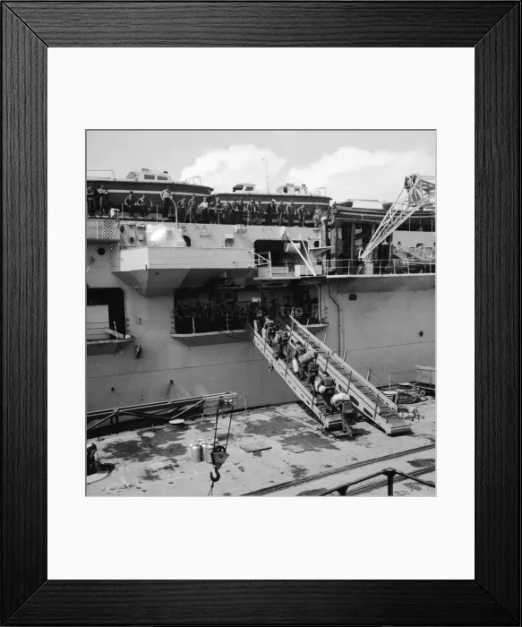 Framed Print : Suez Crisis 1956 Troops embarking for the Middle East 3 / 8 / 56 H7094 Framed Print : Suez Crisis 1956 Troops embarking for the Middle East 3 / 8 / 56 H7094