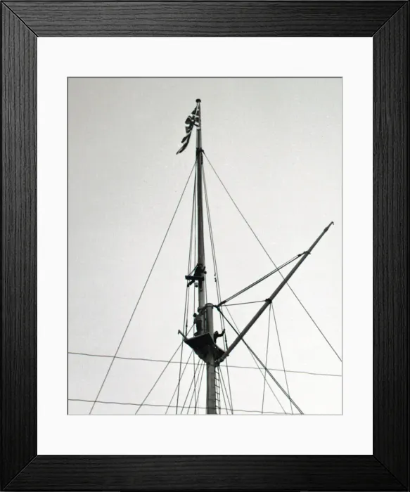 Framed Print : Suez Crisis 1956 As a parting gesture before sailing from Port Said a naval party Framed Print : Suez Crisis 1956 As a parting gesture before sailing from Port Said a naval party