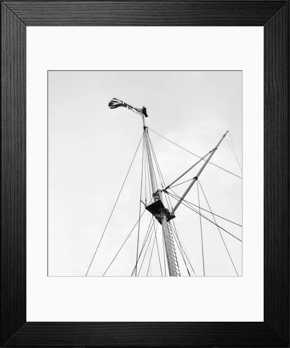 Framed Print : Suez Crisis 1956 As a parting gesture before sailing from Port Said a naval party Framed Print : Suez Crisis 1956 As a parting gesture before sailing from Port Said a naval party