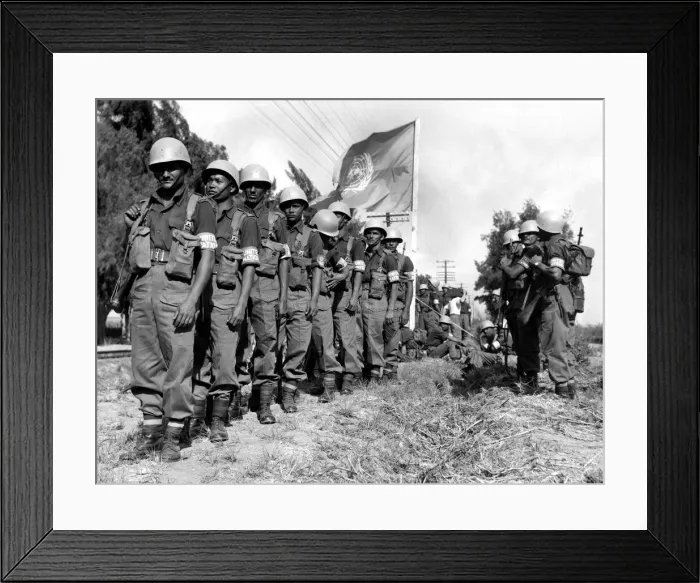 Framed Print : The Suez Crisis war in Egypt, 29th October to 6th November, 1956 - Indian paratroopers Framed Print : The Suez Crisis war in Egypt, 29th October to 6th November, 1956 - Indian paratroopers