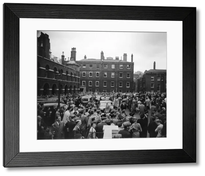 Framed Print : Suez Crisis 1956 Crowds outside Lancaster House during the Suez Conference 16 / 8 / 56 Framed Print : Suez Crisis 1956 Crowds outside Lancaster House during the Suez Conference 16 / 8 / 56
