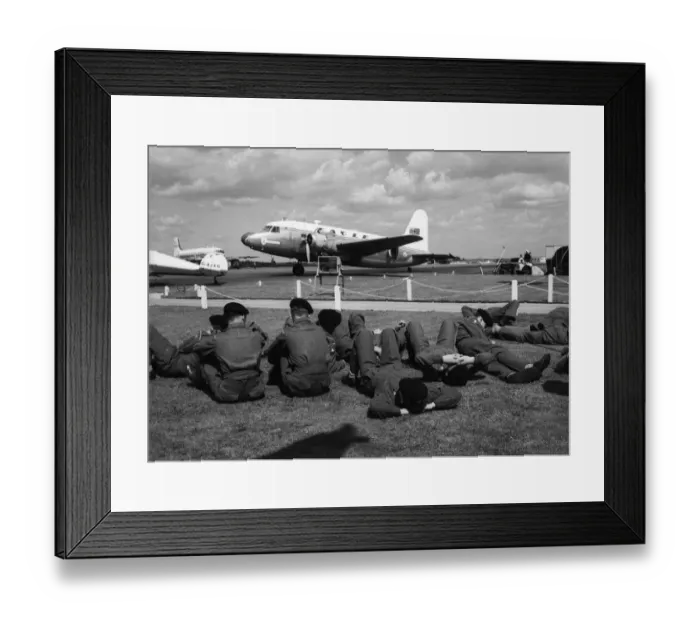 Framed Print : Soldiers from the Duke of Wellington Regiment waiting at Blackbushe Airport while repairs Framed Print : Soldiers from the Duke of Wellington Regiment waiting at Blackbushe Airport while repairs