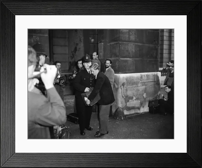 Framed Print : Suez Crisis 1956 As the delegates were leaving No Framed Print : Suez Crisis 1956 As the delegates were leaving No