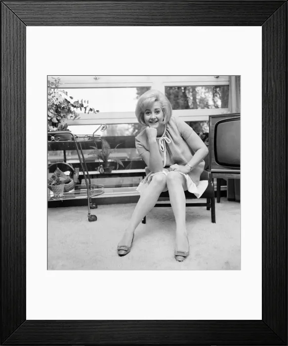 Framed Print : Liz Fraser, English actress, pictured at home, April 1967 Framed Print : Liz Fraser, English actress, pictured at home, April 1967