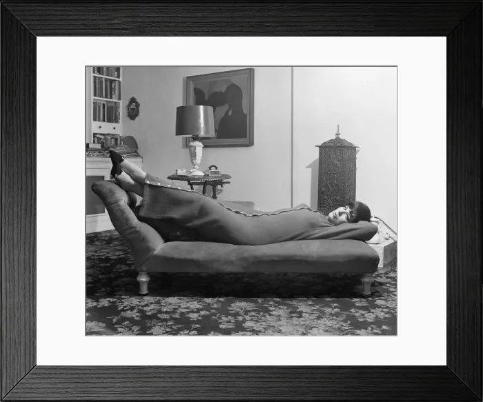 Framed Print : Fenella Fielding, English stage, film and television actress, pictured at home in London Framed Print : Fenella Fielding, English stage, film and television actress, pictured at home in London