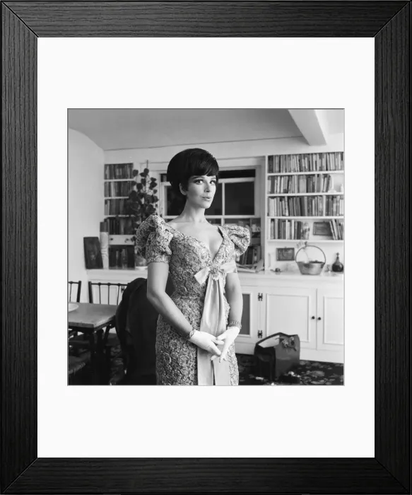 Framed Print : Fenella Fielding, English stage, film and television actress, pictured at home in London Framed Print : Fenella Fielding, English stage, film and television actress, pictured at home in London