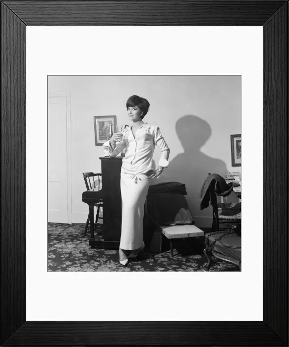 Framed Print : Fenella Fielding, English stage, film and television actress, pictured at home in London Framed Print : Fenella Fielding, English stage, film and television actress, pictured at home in London