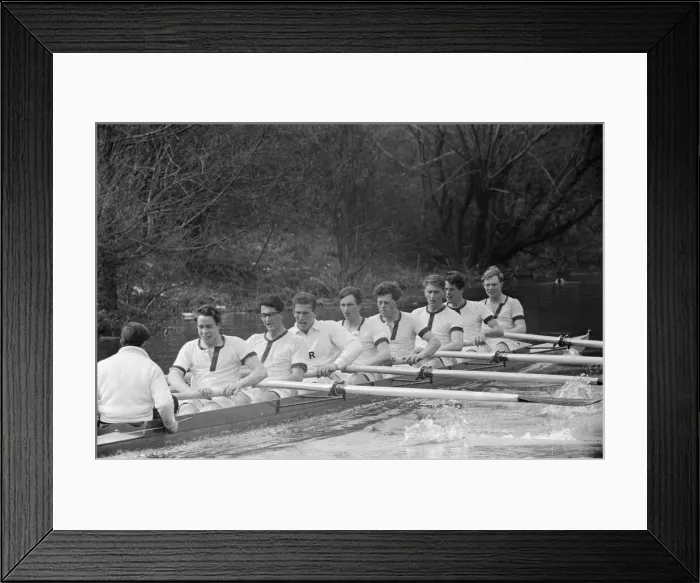 Framed Print : The Oxford University Rowing Crew in training for the forthcoming Oxford v Cambridge Boat Framed Print : The Oxford University Rowing Crew in training for the forthcoming Oxford v Cambridge Boat
