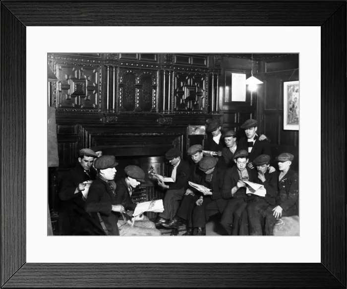 Framed Print : Unemployed men in the Newcastle area. 16th January 1932 Framed Print : Unemployed men in the Newcastle area. 16th January 1932