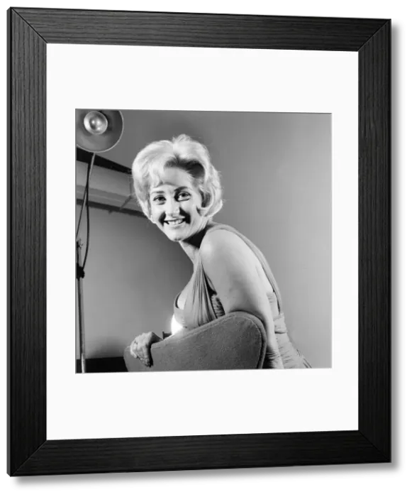 Framed Print : Liz Fraser, English actress, Pictured at Daily Mirror Studio, London Framed Print : Liz Fraser, English actress, Pictured at Daily Mirror Studio, London