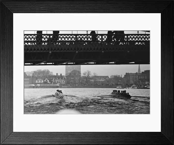 Framed Print : The Oxford verses Cambridge Boat Race, on the River Thames, March 1968 Framed Print : The Oxford verses Cambridge Boat Race, on the River Thames, March 1968