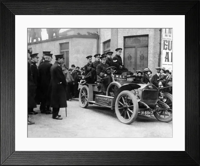 Framed Print : Sir E Ward inspects Specials. Between 1, 500 and 1, 700 specials of the N Division are Framed Print : Sir E Ward inspects Specials. Between 1, 500 and 1, 700 specials of the N Division are