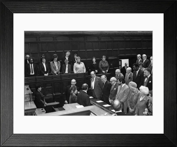 Framed Print : The Queen Mother visits Victoria Law Courts, 100 years after Queen Victoria laid Framed Print : The Queen Mother visits Victoria Law Courts, 100 years after Queen Victoria laid