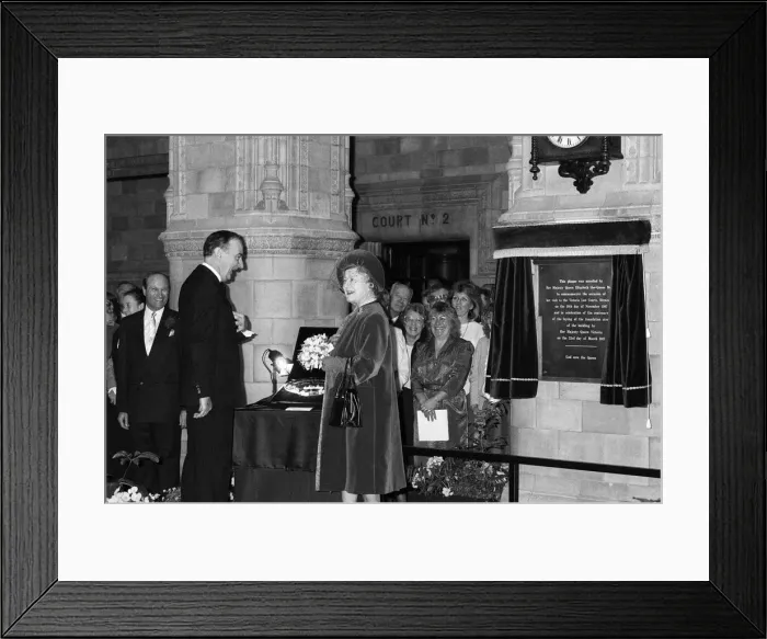 Framed Print : The Queen Mother visits Victoria Law Courts, 100 years after Queen Victoria laid Framed Print : The Queen Mother visits Victoria Law Courts, 100 years after Queen Victoria laid