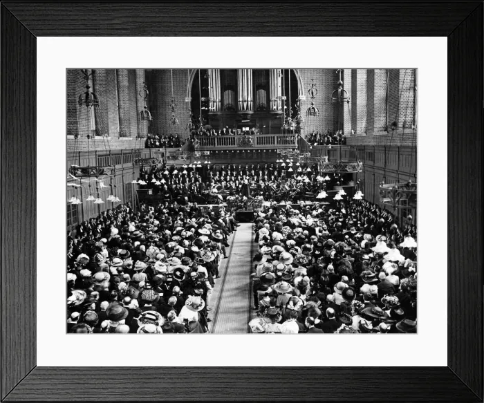 Framed Print : The Bishop of Chichester speaking at Christs Hospital School, Horsham. June 1911