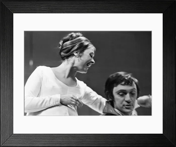Framed Print : Judi Dench (who plays Hermione) with Barrie Ingham (who plays Leontes Framed Print : Judi Dench (who plays Hermione) with Barrie Ingham (who plays Leontes