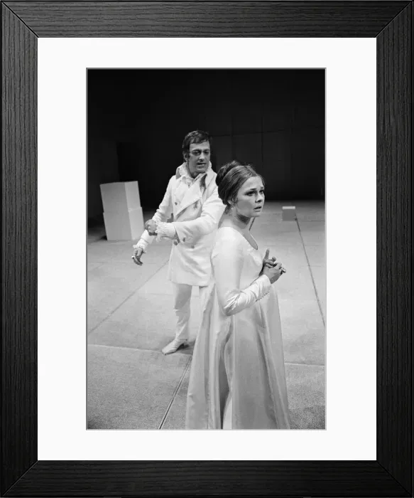 Framed Print : Judi Dench (who plays Hermione) with Barrie Ingham (who plays Leontes Framed Print : Judi Dench (who plays Hermione) with Barrie Ingham (who plays Leontes