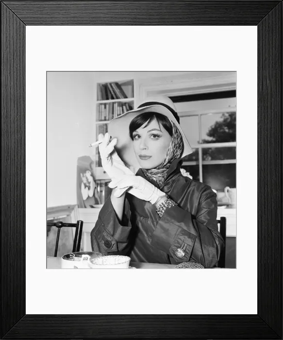Framed Print : Fenella Fielding, English stage, film and television actress, pictured at home in London Framed Print : Fenella Fielding, English stage, film and television actress, pictured at home in London