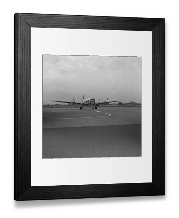 Framed Print : A Canadair Argonaut of Oversea Aviation seen here taxi-ing on to the apron at Gatwick Framed Print : A Canadair Argonaut of Oversea Aviation seen here taxi-ing on to the apron at Gatwick
