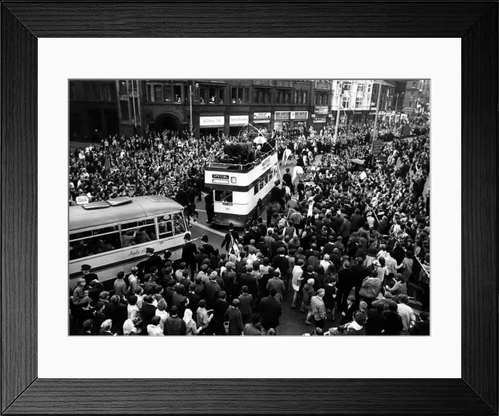 Framed Print : Manchester United FC win The European Cup - 1968 crowds cheer as the team makes Framed Print : Manchester United FC win The European Cup - 1968 crowds cheer as the team makes