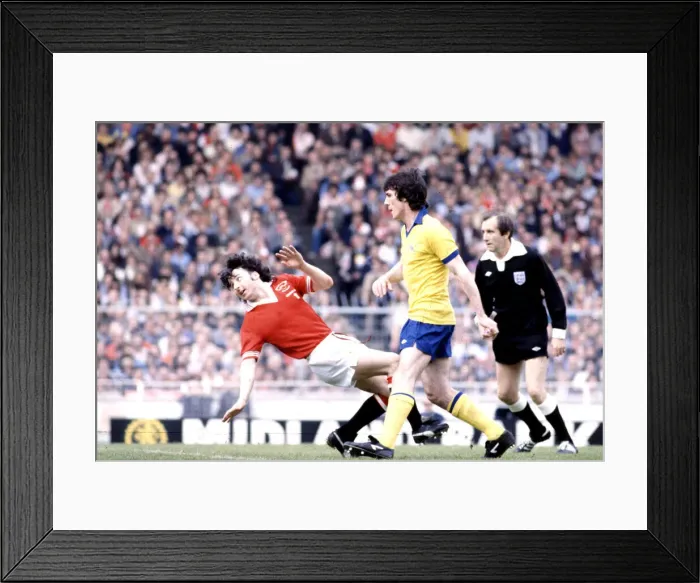 Framed Print : 1979 FA Cup Final Arsenal v Manchester United Mickey Thomas & Frank Stapleton